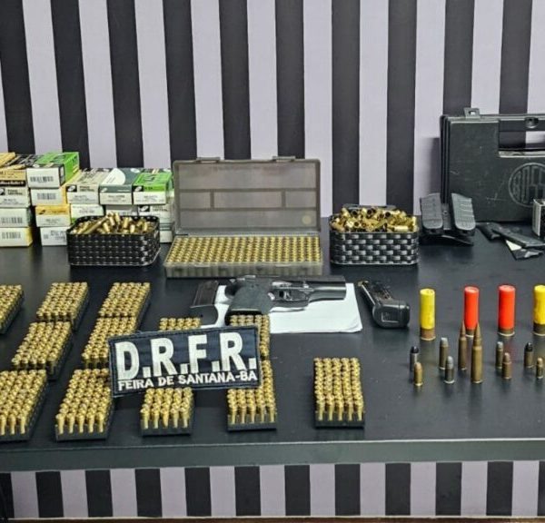 ATRÁS DAS GRADES: suspeito de tráfico de armas é preso com pistola e mais de mil munições em Feira de Santana