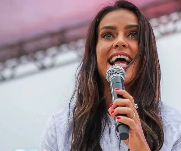 Cantora baiana assume namoro com atriz de novelas da Globo