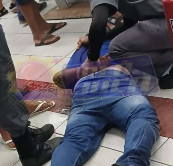 MULTIRÃO DO INSS: homem ameaça atear fogo em agência de Salvador na manhã deste domingo (31)