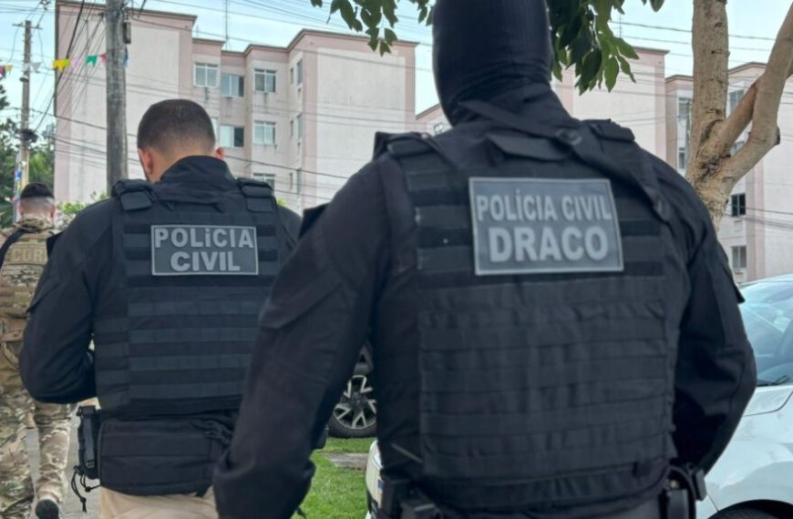 DROGAS, ARMAS E LAVAGEM DE DINHEIRO: facção interestadual é alvo da operação da Polícia Civil; saiba os detalhes