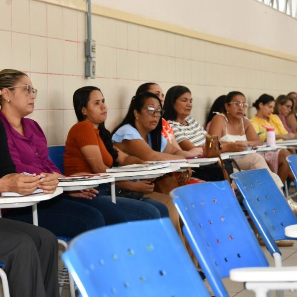 Professores da Educação Infantil participam de formação sobre leitura e escrita