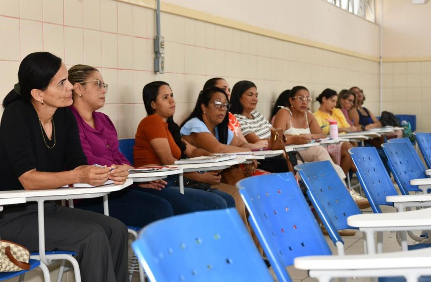Professores da Educação Infantil participam de formação sobre leitura e escrita