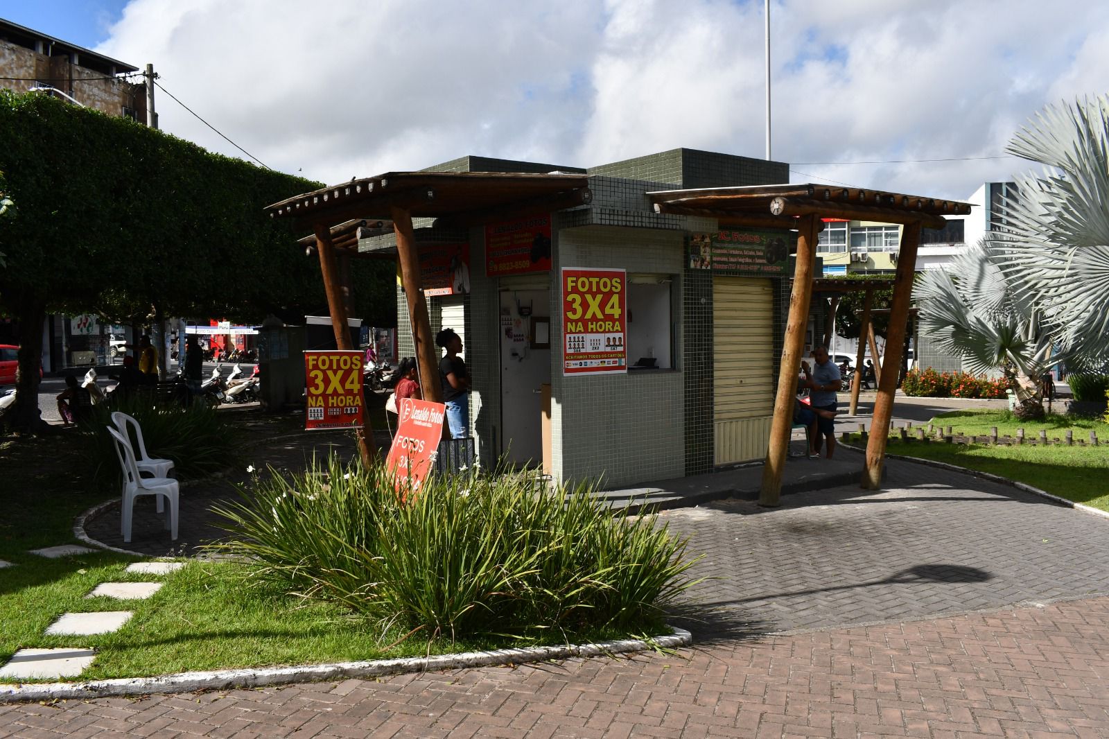 Prefeitura de Alagoinhas faz atualização cadastral de comerciantes de boxes do Município