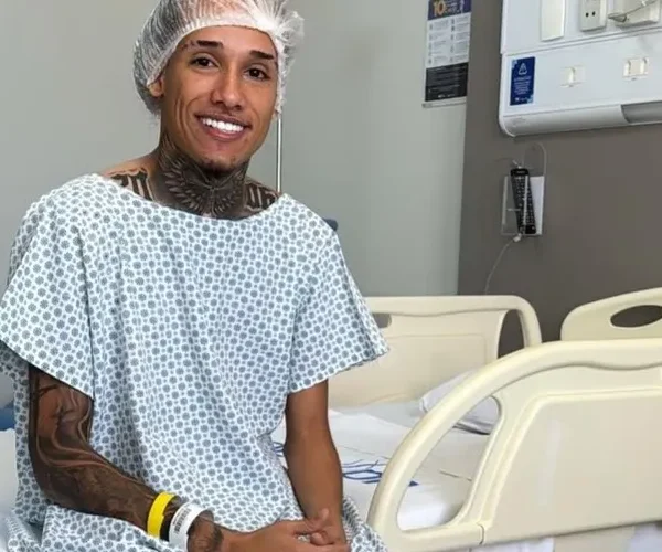 CIRURGIA ÍNTIMA: Theuzinho faz postectomia e seguidores bricam “Vai tirar a fimose”