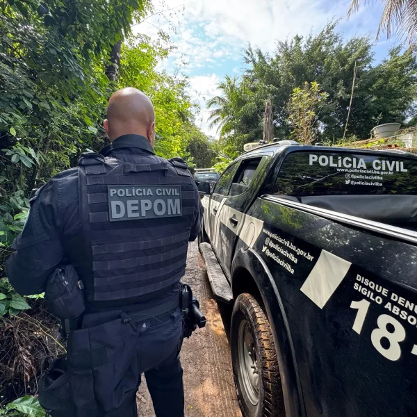 Após polícia civil localizar 22 fuzis, equipes voltam ao local e encontram caderno com nomes de traficantes da Bahia; veja imagens