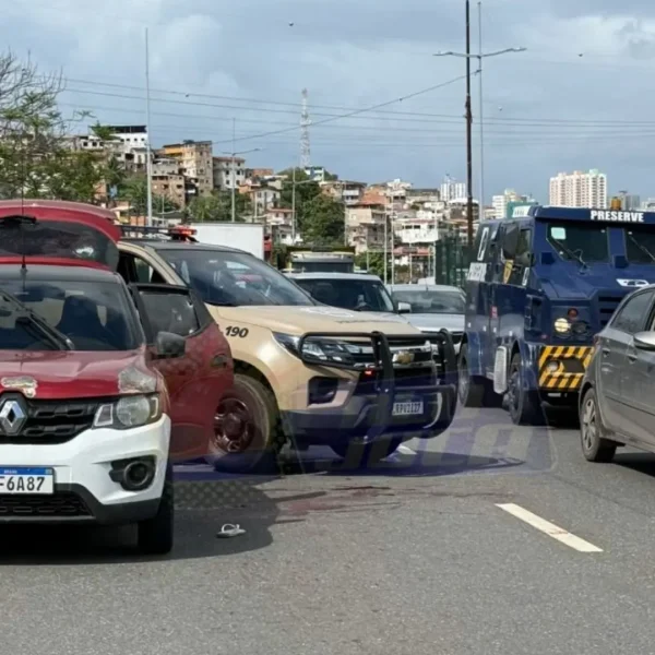 PISTA QUENTE: Integrantes de quadrilha de roubo de carros morrem em confronto com o Batalhão Apolo na Avenida Bonocô