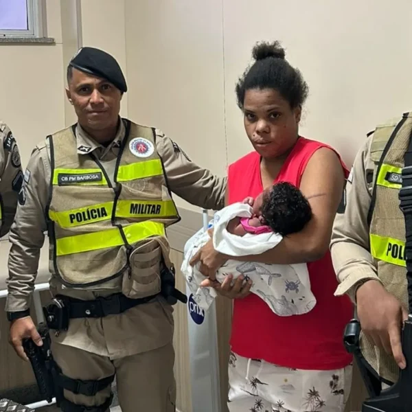ANJOS DE FARDA: Recém-nascida é salva por guarnição da 18ª CIPM durante engasgo em Periperi; veja o vídeo
