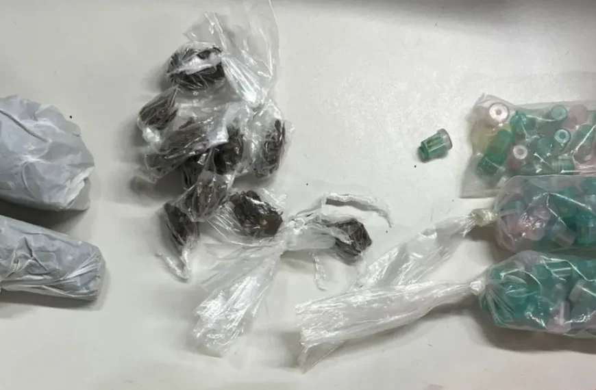 PM prende suspeito de tráfico e apreende drogas no bairro IAPI, em Salvador