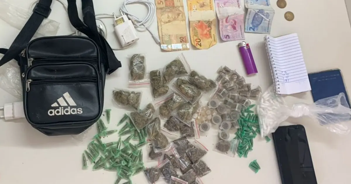 Suspeito por tráfico é preso pela PM no bairro de São Cristóvão, em Salvador