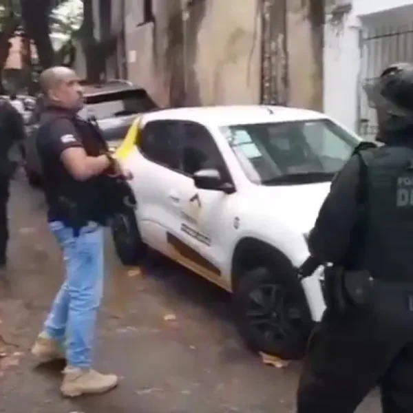 Polícia Civil prende mulher investigada por stalking em Salvador durante Operação Chase