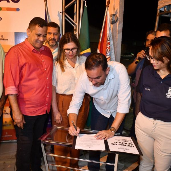 Gustavo Carmo autoriza retomada das obras da creche do Residencial Urupiara