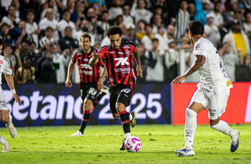 Em ‘jogo de seis pontos’, Vitória vence o Santos na Vila Belmiro