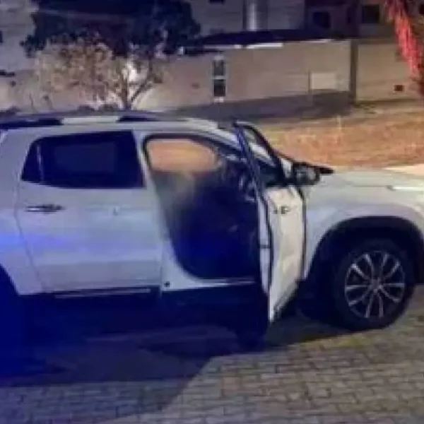 Homem é morto a tiros dentro de picape em Vitória da Conquista