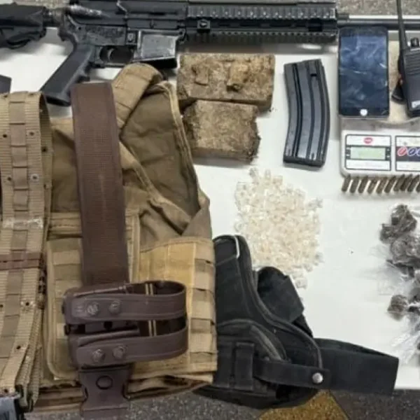 Operação policial apreende fuzil e drogas em Castelo Branco