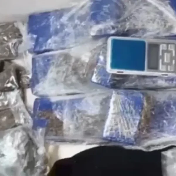 Drogas são apreendidas pela PM no bairro da Fazenda Grande do Retiro, em Salvador