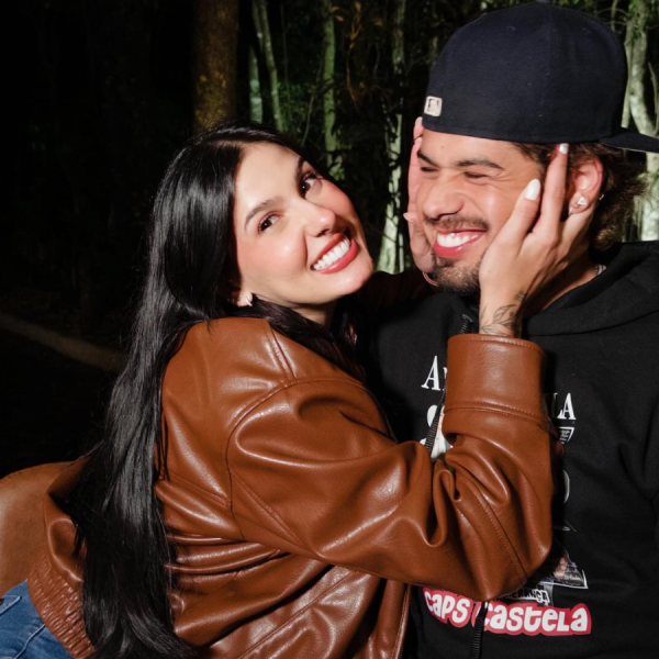 É oficial: Zé Felipe estampa o amor por Ana Castela até no look em novos cliques do casal