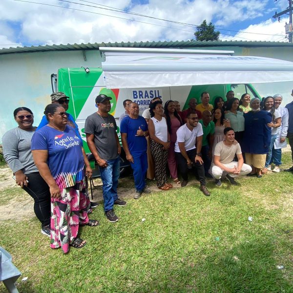 Odontomóvel inicia operação e leva atendimento bucal aos moradores do Catuzinho