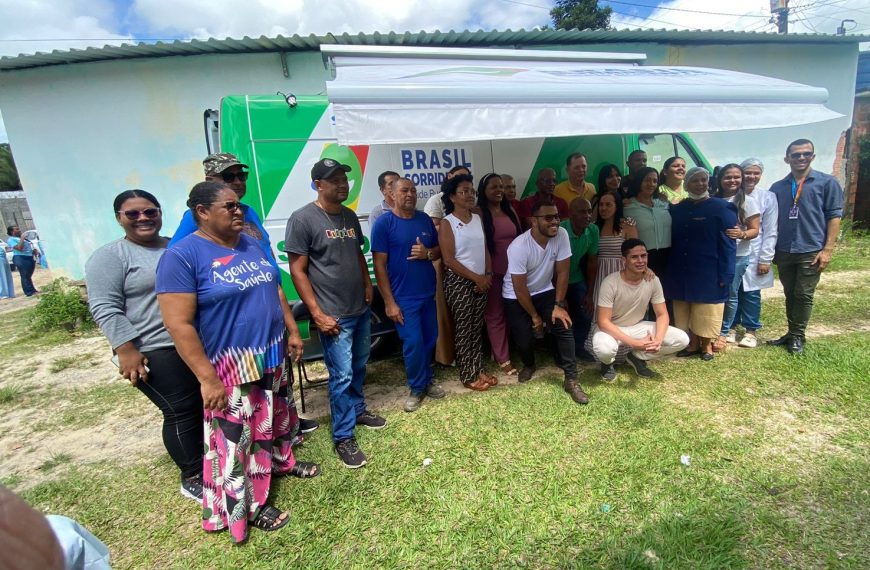 Odontomóvel inicia operação e leva atendimento bucal aos moradores do Catuzinho
