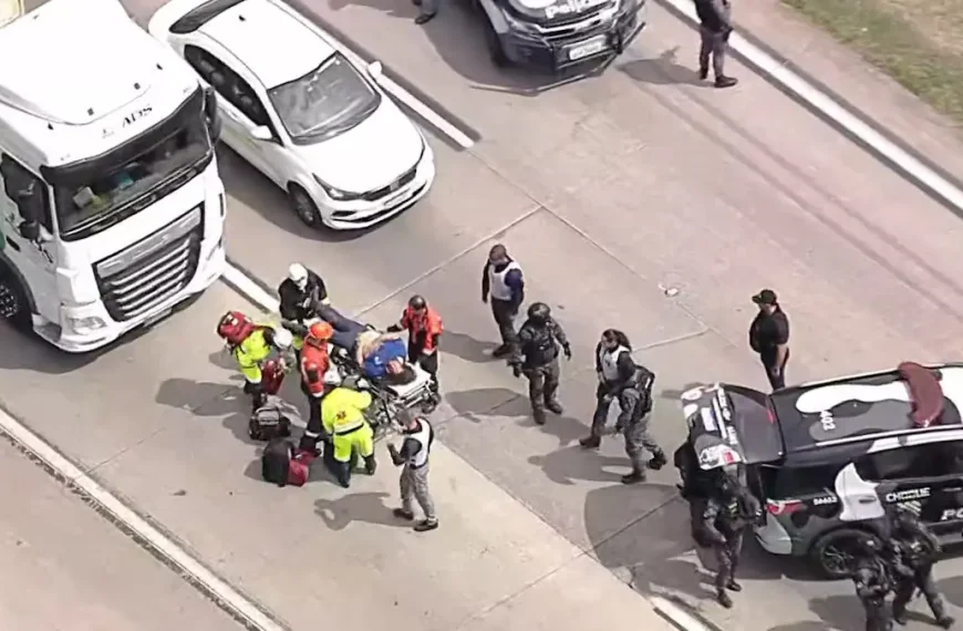 SUSPEITA DE BOMBA: Motorista de carreta no Rodoanel é resgatado após ser sequestrado e amarrado com explosivos