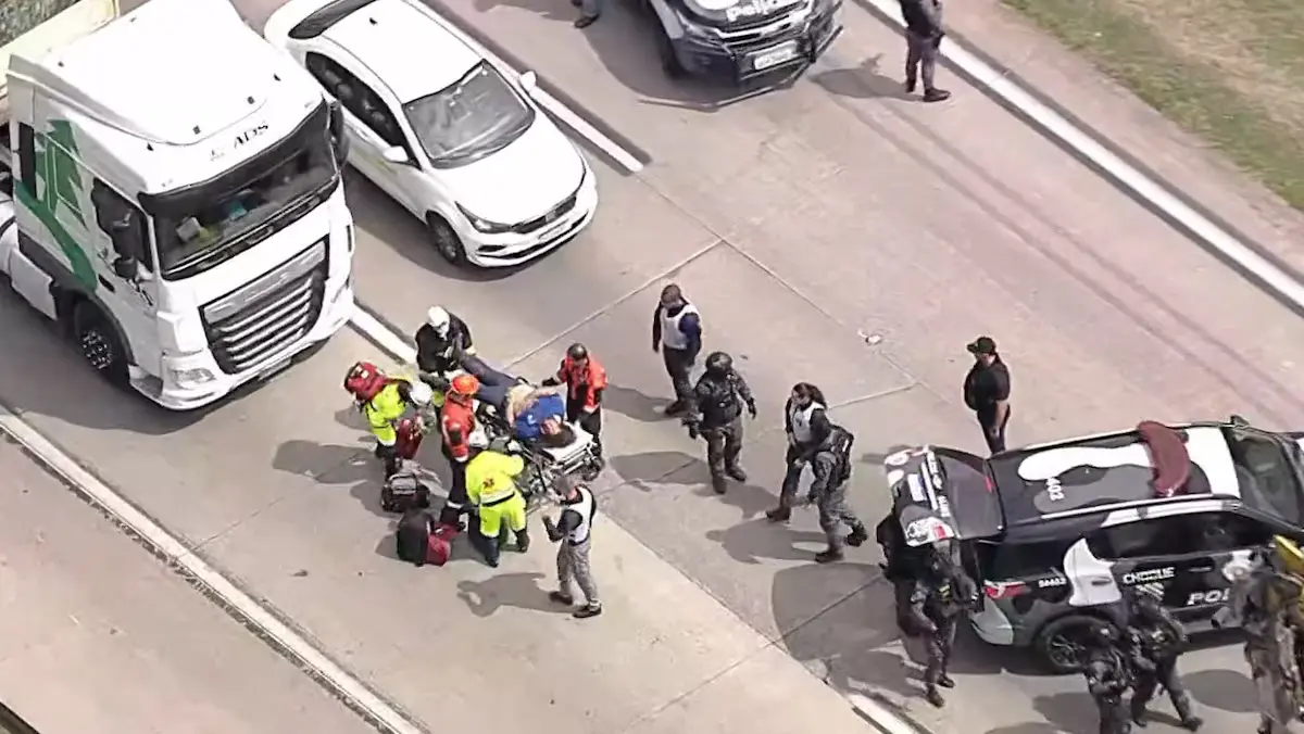 SUSPEITA DE BOMBA: Motorista de carreta no Rodoanel é resgatado após ser sequestrado e amarrado com explosivos