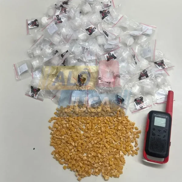 CORRERAM QUE NEM RATOS: 1ª CIPM apreende cocaína e crack após fuga de traficantes no bairro de Pernambués