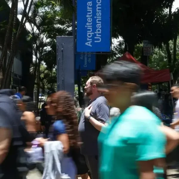 Primeiro dia de Enem 2025 registra 27% de abstenção