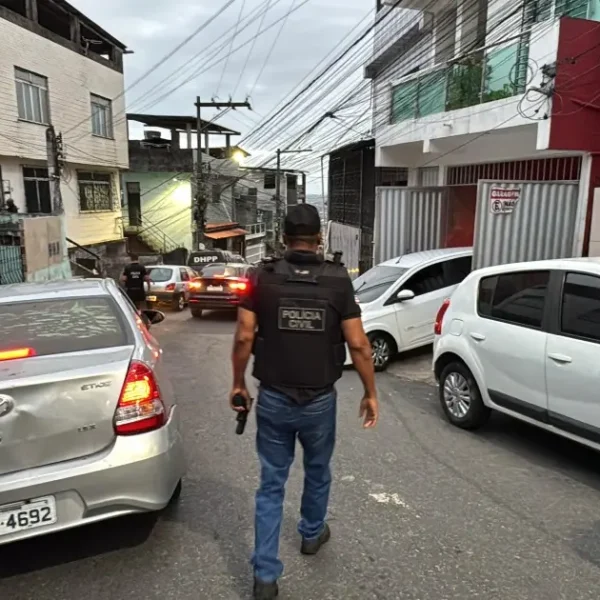 Operação em Salvador: Polícia prende 31 integrantes da facção criminosa Comando Vermelho