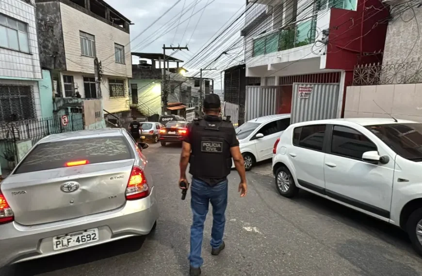Operação em Salvador: Polícia prende 31 integrantes da facção criminosa Comando Vermelho
