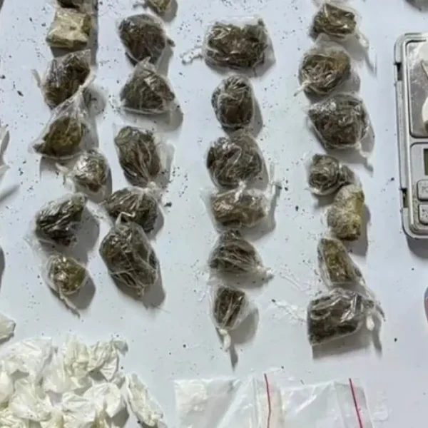 PM prende suspeito de tráfico de drogas em Santa Rita de Cássia