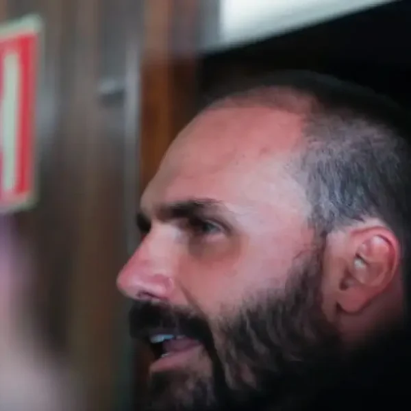 Eduardo Bolsonaro justifica corte de tarifas nos EUA à estratégia de Trump e não à influência do Brasil