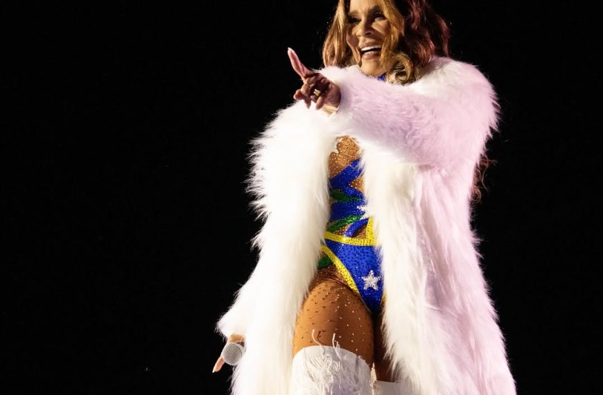 Após afastamento de shows, Silvânia Aquino confirma saída da banda Calcinha Preta