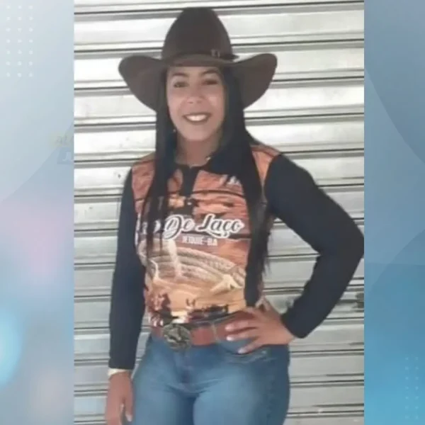 Mulher é morta a facadas pela ex do namorado durante cavalgada em Jequié*+