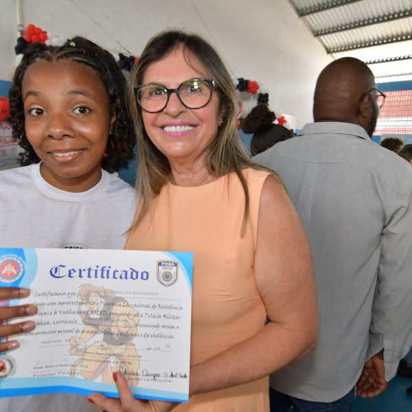 Mais de 270 estudantes de Alagoinhas recebem certificados do Proerd