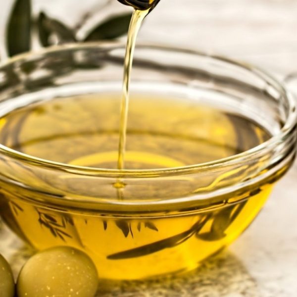 Preço do azeite cai pelo décimo mês consecutivo e alivia bolso do consumidor
