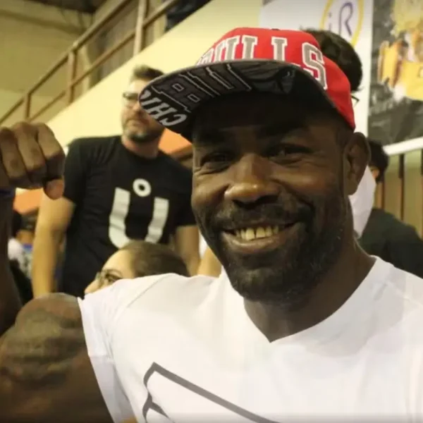 Lutador de MMA baiano desaparece após mergulho no Rio Negro, no Amazonas