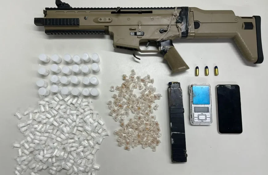 ALTO CALIBRE: Polícia apreende metralhadora e grande quantidade de drogas no IAPI