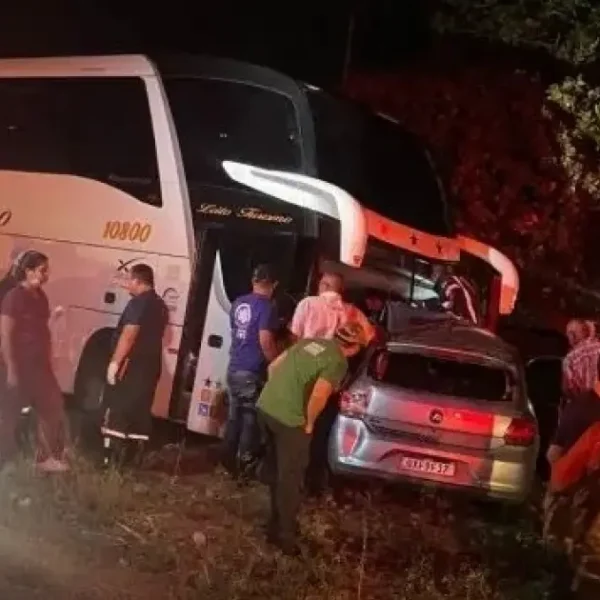 Colisão envolvendo ônibus deixa duas pessoas mortas e outras feridas na BR-110