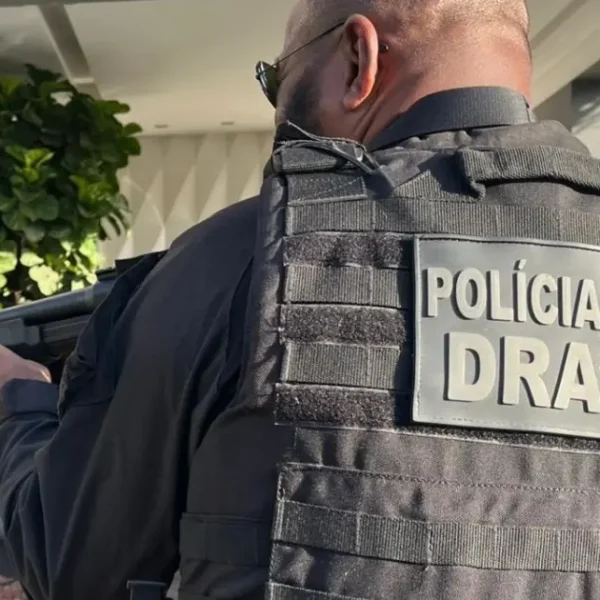 Polícia cumpre mandados em Feira durante operação contra fraude fiscal e lavagem de dinheiro em combustíveis