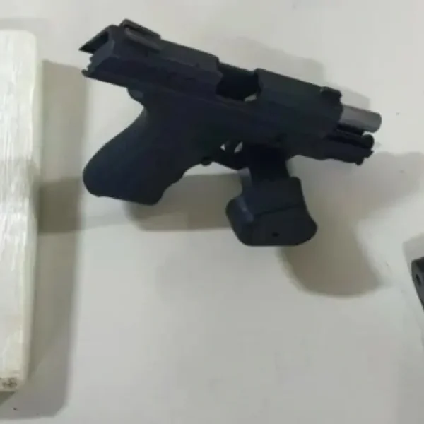 Operação policial em Dias D’Ávila termina com prisão e apreensão de armas e cocaína