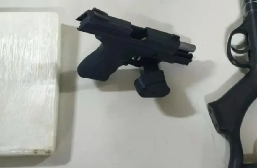Operação policial em Dias D’Ávila termina com prisão e apreensão de armas e cocaína