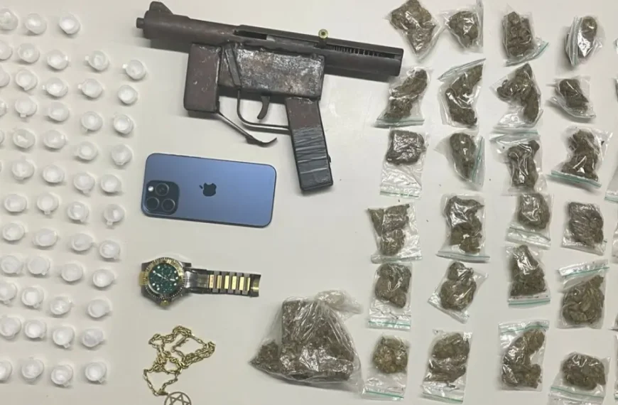 PM prende homem com submetralhadora e porções de maconha e cocaína em São Caetano