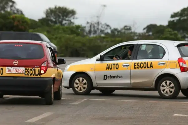 ALTERAÇÕES APROVADAS: Contran muda regras da CNH e libera candidatos de fazer aulas obrigatórias em autoescolas