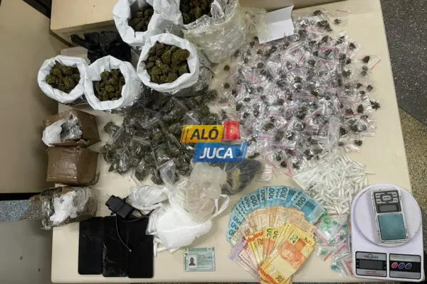 BAQUE NO TRÁFICO: COPPM e BPATAMO apreendem grande quantidade de drogas em Lauro de Freitas