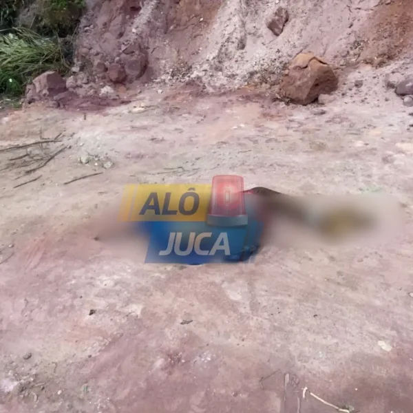 COM AS MÃOS E PERNAS AMARRADAS: corpo de homem é encontrado atrás de posto de combustível em Aratu, em Simões Filho