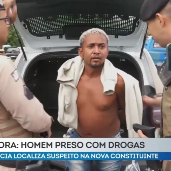 FLAGRANTE: 18º BPM prende homem com maconha, cocaína, K9 e crack em Periperi