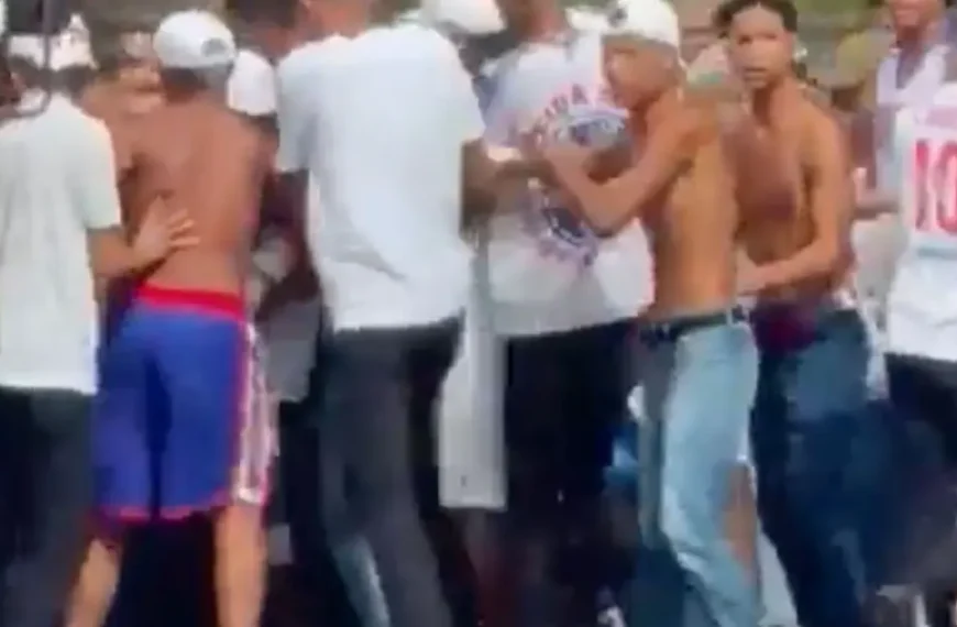 video : Cerca de 50 torcedores do Bahia são detidos após espancamento em Salvador, na Bahia