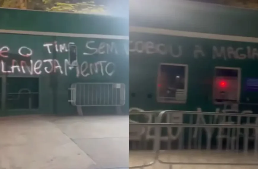 Muros do Palmeiras são pichados após goleada para o Novorizontino no Paulistão: “Acabou a magia?”