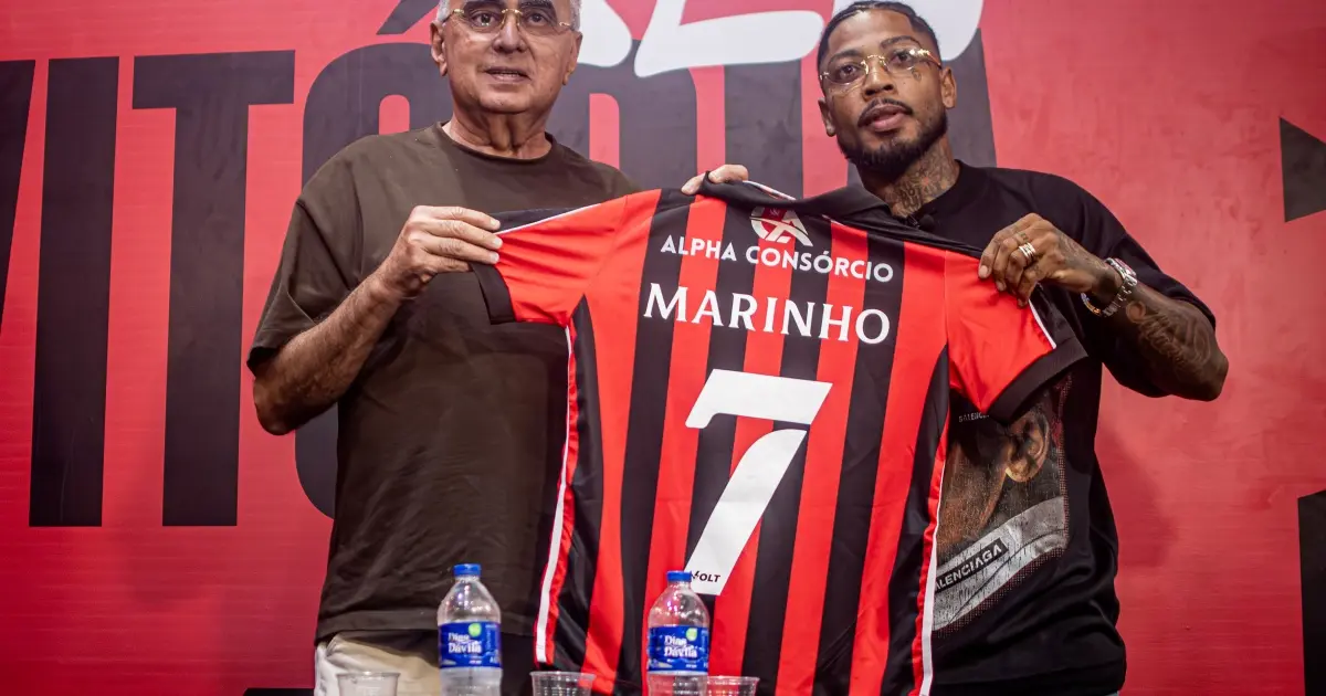 Marinho recebe camisa 7, vai às lágrimas e promete: “Vou dar a vida pelo Vitória”