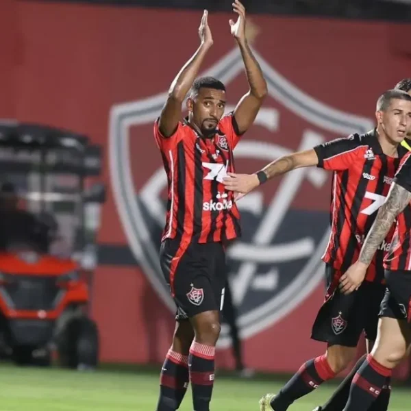 Com gol de estreante e dois de Kayzer, Vitória goleia a Juazeirense e vence a primeira no Baianão