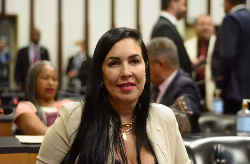 Deputada Ludmilla Fiscina garante SAC Móvel para Alagoinhas após articulações com o Governo do Estado
